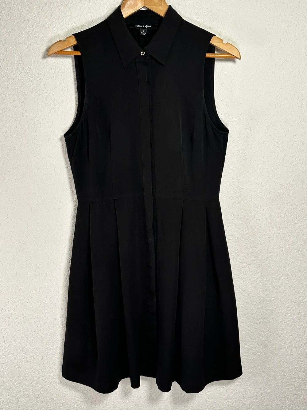 Sleeveless Black Collared Dress - Classic A-line